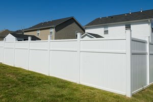 Vinyl fence installation in Winchester